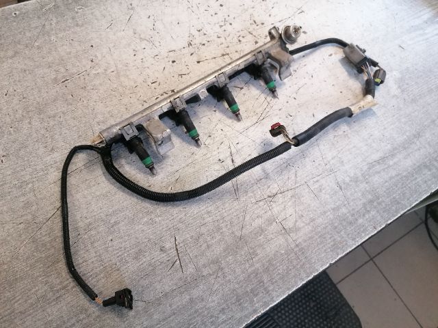 bontott FORD FUSION Porlasztó Sor / Híd