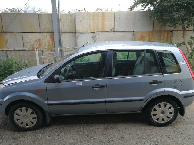 bontott FORD FUSION Bal első Csonkállvány Kerékaggyal