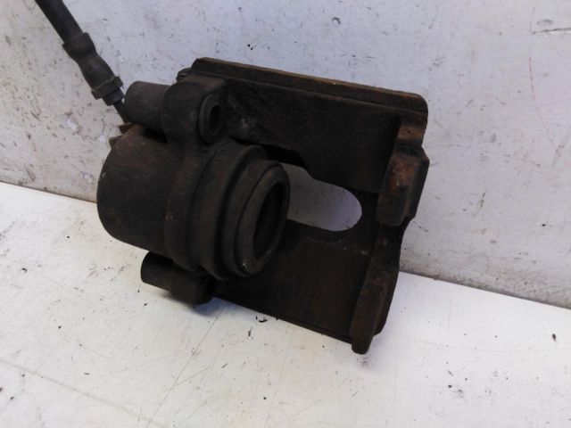 bontott FORD FUSION Jobb első Féknyereg Munkahengerrel