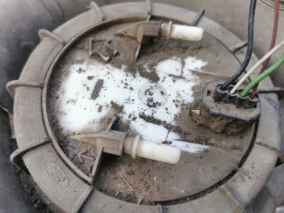 bontott FORD FUSION Üzemanyagszint Jeladó