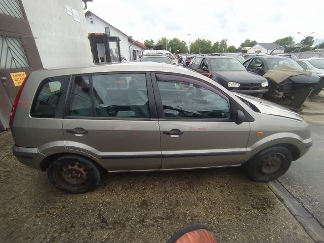 bontott FORD FUSION Vízhűtő Radiátor (Klímás)