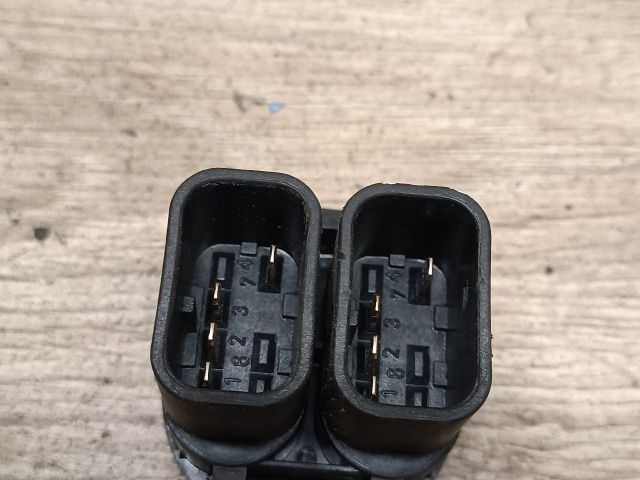 bontott FORD FUSION Ablakemelő Kapcsoló Négyes / Kettes