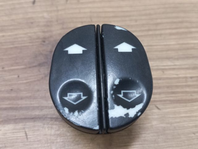 bontott FORD FUSION Ablakemelő Kapcsoló Négyes / Kettes