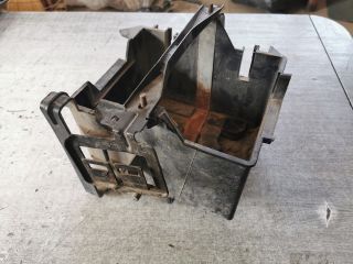 bontott FORD FUSION Akkumulátor Tartó