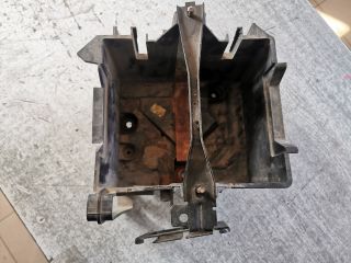 bontott FORD FUSION Akkumulátor Tartó