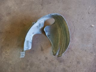 bontott FORD FUSION Bal első Első Dobbetét (Kerékjárati, Műanyag)