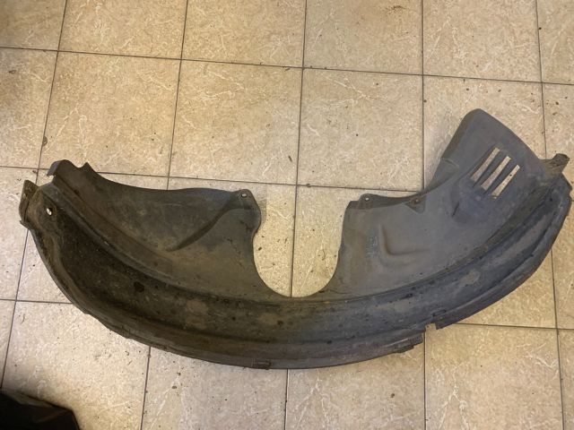 bontott FORD FUSION Bal első Első Dobbetét (Kerékjárati, Műanyag)