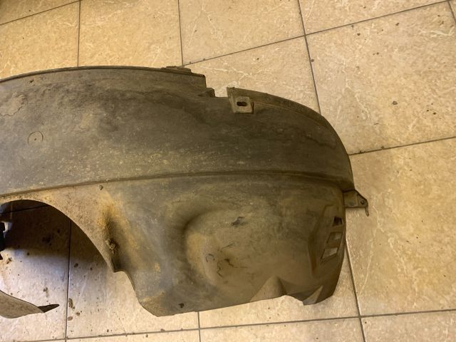 bontott FORD FUSION Bal első Első Dobbetét (Kerékjárati, Műanyag)