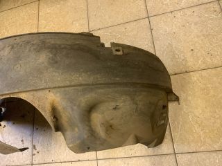 bontott FORD FUSION Bal első Első Dobbetét (Kerékjárati, Műanyag)