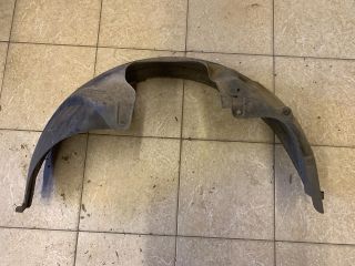 bontott FORD FUSION Bal első Első Dobbetét (Kerékjárati, Műanyag)