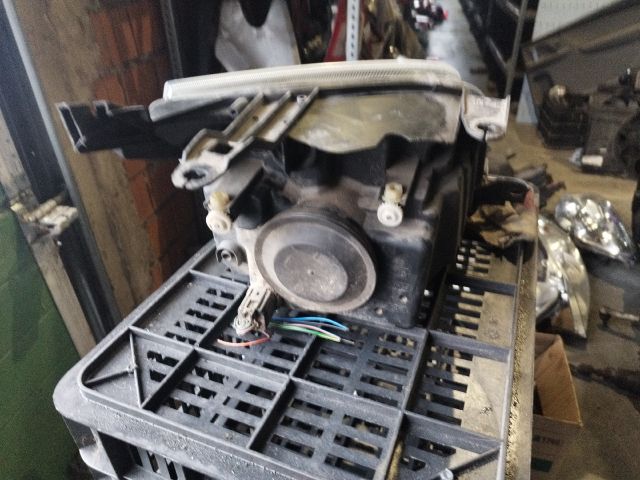 bontott FORD FUSION Bal Fényszóró