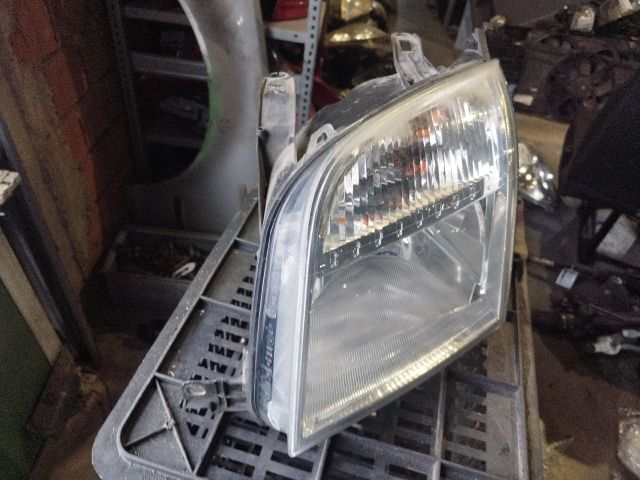 bontott FORD FUSION Bal Fényszóró