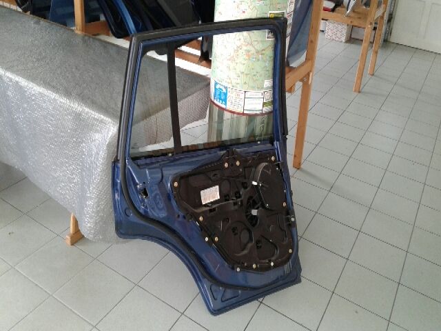 bontott FORD FUSION Bal hátsó Ajtó (Részeivel)