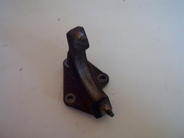 bontott FORD FUSION Bal hátsó Féltengely Tartó