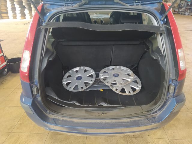 bontott FORD FUSION Bal hátsó Oldal Lökhárító Tartó (Műanyag)