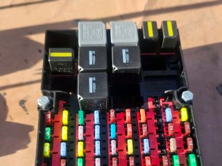 bontott FORD FUSION Biztosítéktábla Utastér