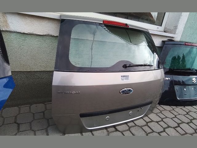 bontott FORD FUSION Csomagtérajtó (Részeivel)