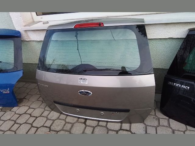 bontott FORD FUSION Csomagtérajtó (Részeivel)