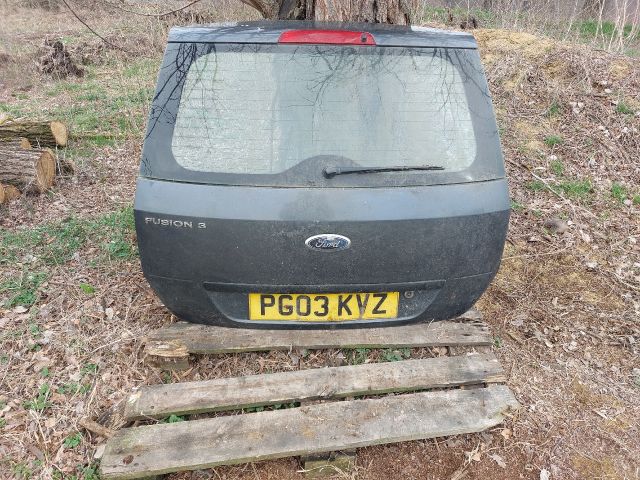 bontott FORD FUSION Csomagtérajtó (Részeivel)