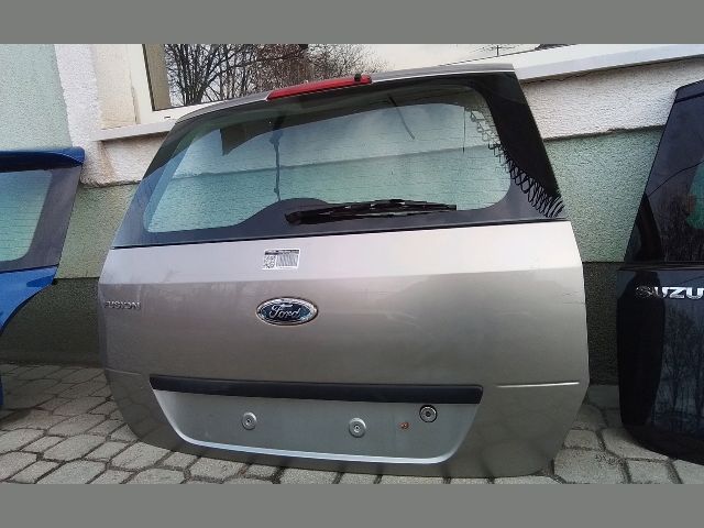 bontott FORD FUSION Csomagtérajtó (Részeivel)