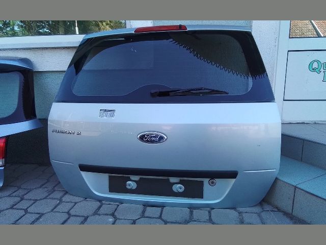 bontott FORD FUSION Csomagtérajtó (Részeivel)