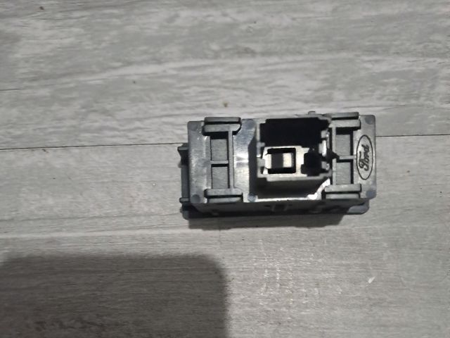 bontott FORD FUSION Első Tároló Rekesz