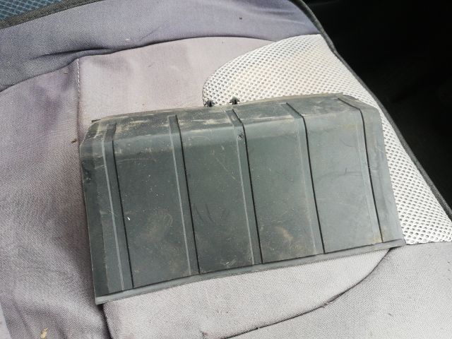 bontott FORD FUSION Első Tároló Rekesz