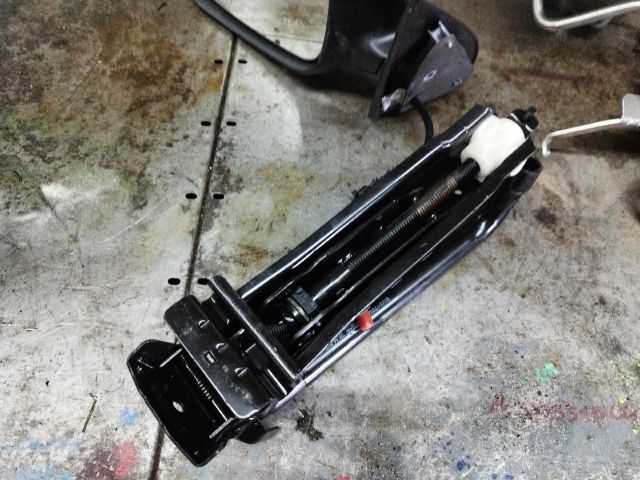 bontott FORD FUSION Emelő