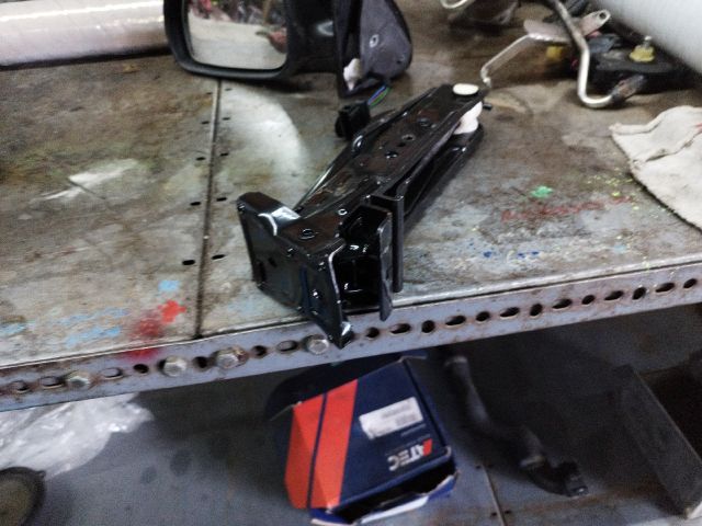 bontott FORD FUSION Emelő