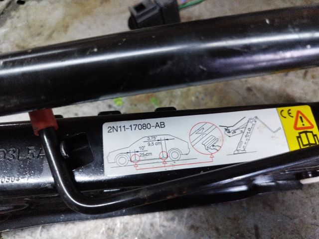 bontott FORD FUSION Emelő