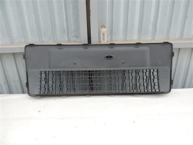 bontott FORD FUSION Hűtőrács