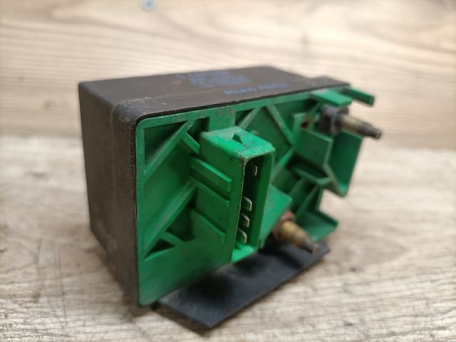 bontott FORD FUSION Izzító Relé