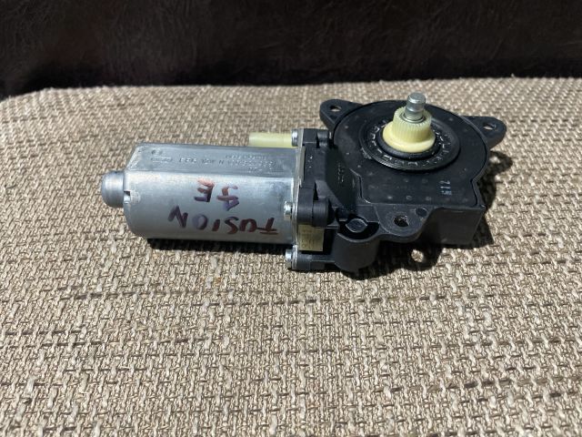 bontott FORD FUSION Jobb első Ablakemelő Motor