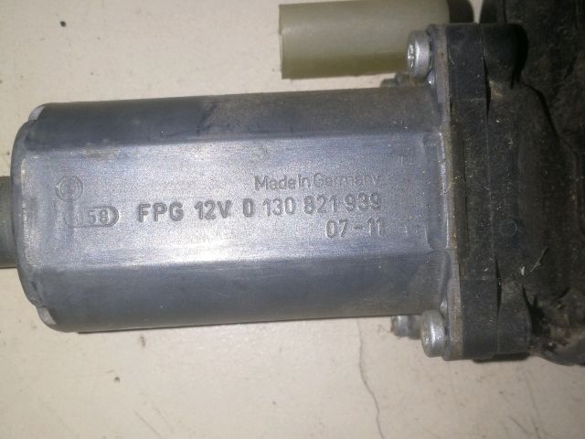 bontott FORD FUSION Jobb első Ablakemelő Motor