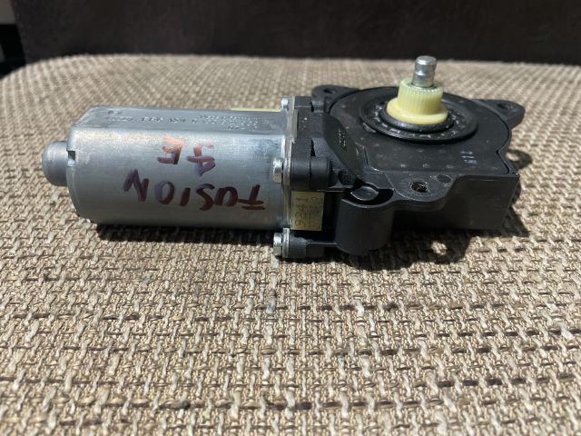 bontott FORD FUSION Jobb első Ablakemelő Motor