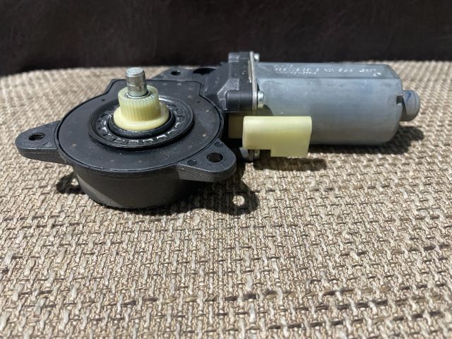 bontott FORD FUSION Jobb első Ablakemelő Motor