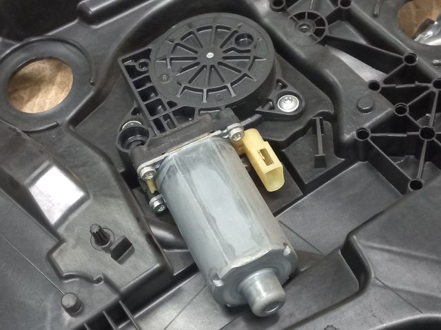 bontott FORD FUSION Jobb első Ablakemelő Szerkezet (Elektromos)