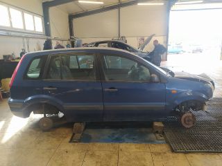 bontott FORD FUSION Jobb első Ablakvezető Gumi