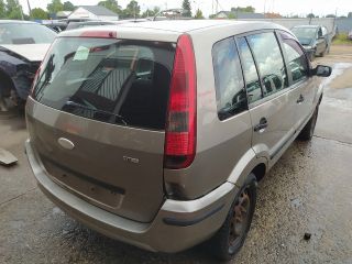 bontott FORD FUSION Jobb első Dobbetét (Kerékjárati, Műanyag)