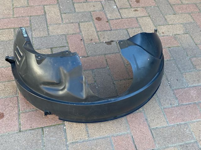 bontott FORD FUSION Jobb első Dobbetét (Kerékjárati, Műanyag)