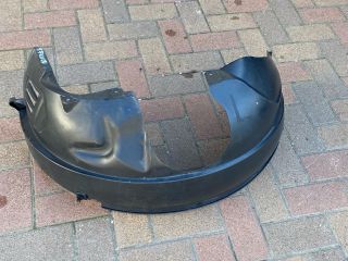 bontott FORD FUSION Jobb első Dobbetét (Kerékjárati, Műanyag)