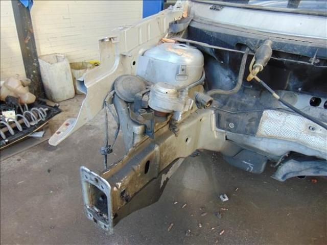 bontott FORD FUSION Jobb első Ütközéscsillapító