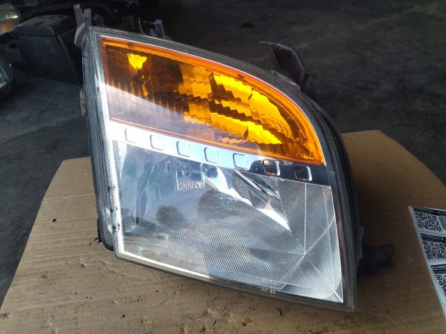 bontott FORD FUSION Jobb Fényszóró