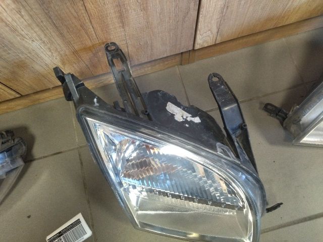 bontott FORD FUSION Jobb Fényszóró