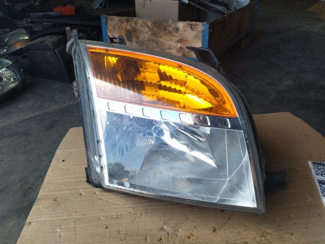 bontott FORD FUSION Jobb Fényszóró