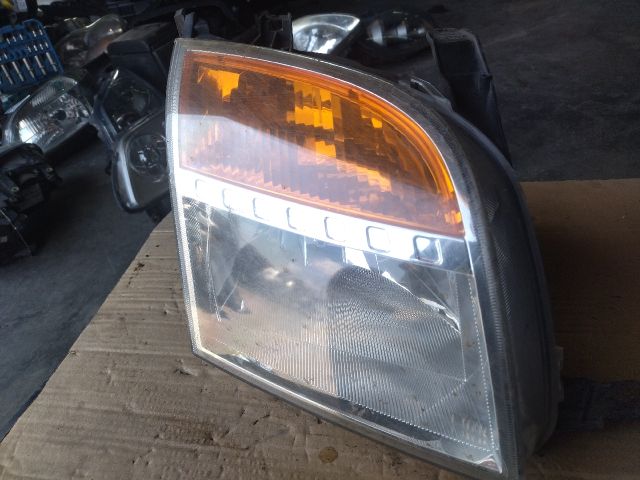 bontott FORD FUSION Jobb Fényszóró