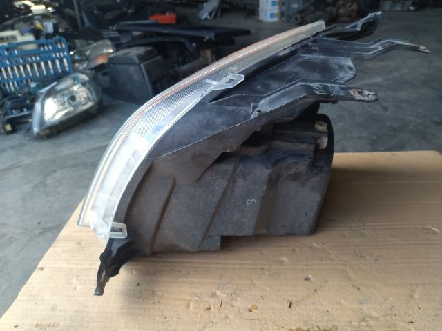 bontott FORD FUSION Jobb Fényszóró