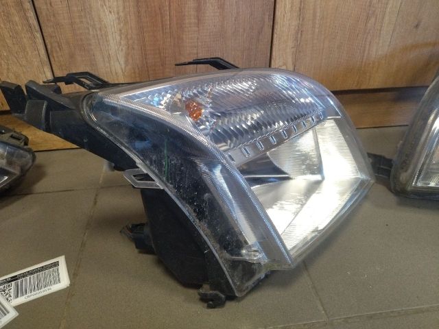bontott FORD FUSION Jobb Fényszóró