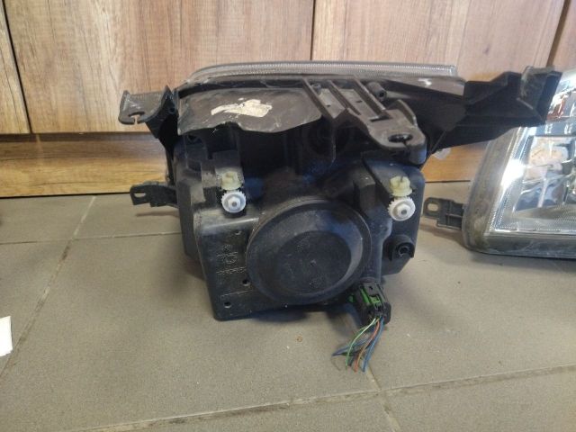 bontott FORD FUSION Jobb Fényszóró