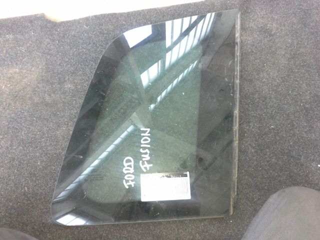 bontott FORD FUSION Jobb hátsó Fixüveg (Ajtóban)
